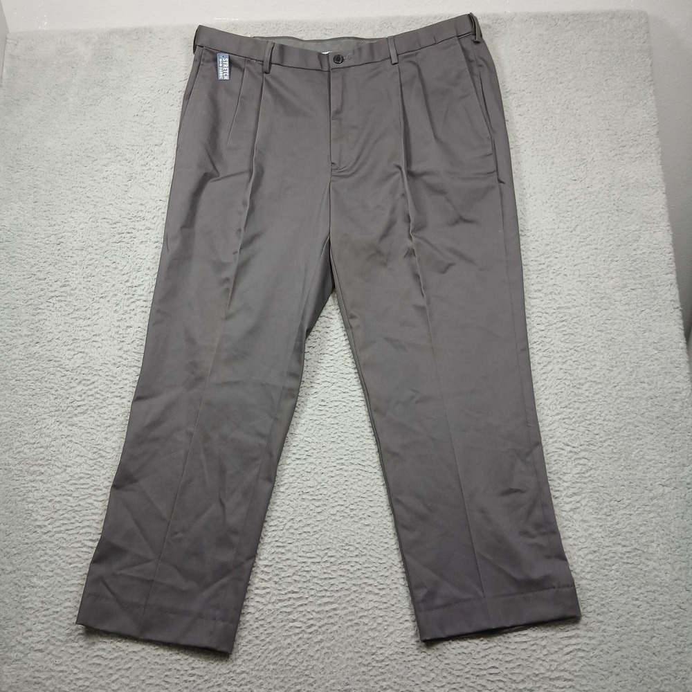 Haggar‎ Dress Pants Mens 42x32 Gray Classic Fit No Iron Khaki Pleated Stretch
